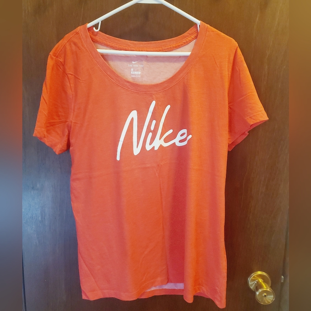 Women's nike tshirt